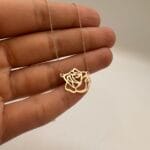 گردنبند متصل طرح گل رز