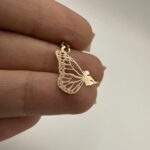 پلاک دختر و بال پروانه