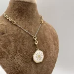 گردنبند خورشید سفید