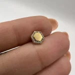 پیرسینگ گوش طرح شش ضلعی