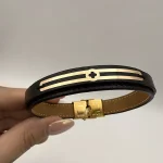 دستبند چرم طرح دو خط و ونکلیف