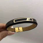 دستبند چرم طرح مستطیل