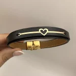 دستبند چرم طرح خط و قلب تو خالی