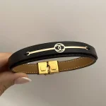 دستبند چرم طرح خط و شنل