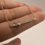 گردنبند متصل خط بلند و نگین صورتی