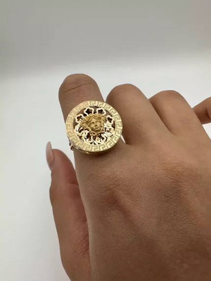 انگشتر ورساچ بزرگ