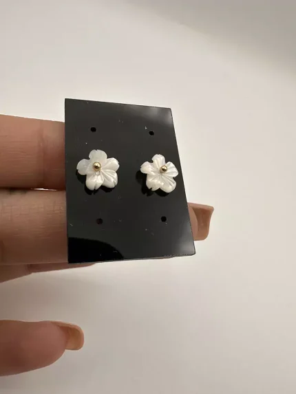 گوشواره میخی گل رز صدفی کد 3