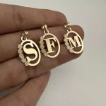 پلاک گل و حروف بیضی