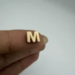 پلاک حرف سه بعدی M