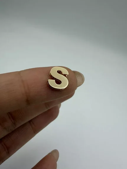 پلاک حرف سه بعدی S