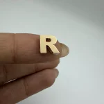 پلاک حرف سه بعدی R