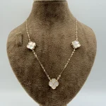 گردنبند سه ونکلیف سفید