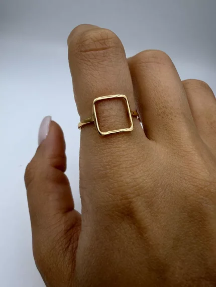 انگشتر مینیمال مربع