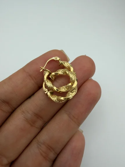 گوشواره ورساچ پیچ خورده